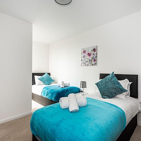 Chiswick Park 3 Bed 3 Bath West London - Parking 아파트 외부 사진