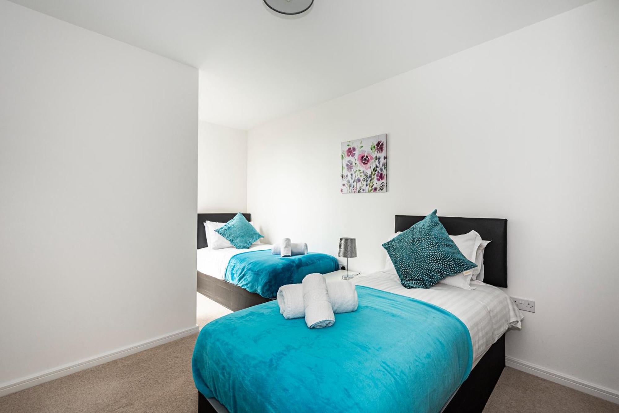 Chiswick Park 3 Bed 3 Bath West London - Parking 아파트 외부 사진