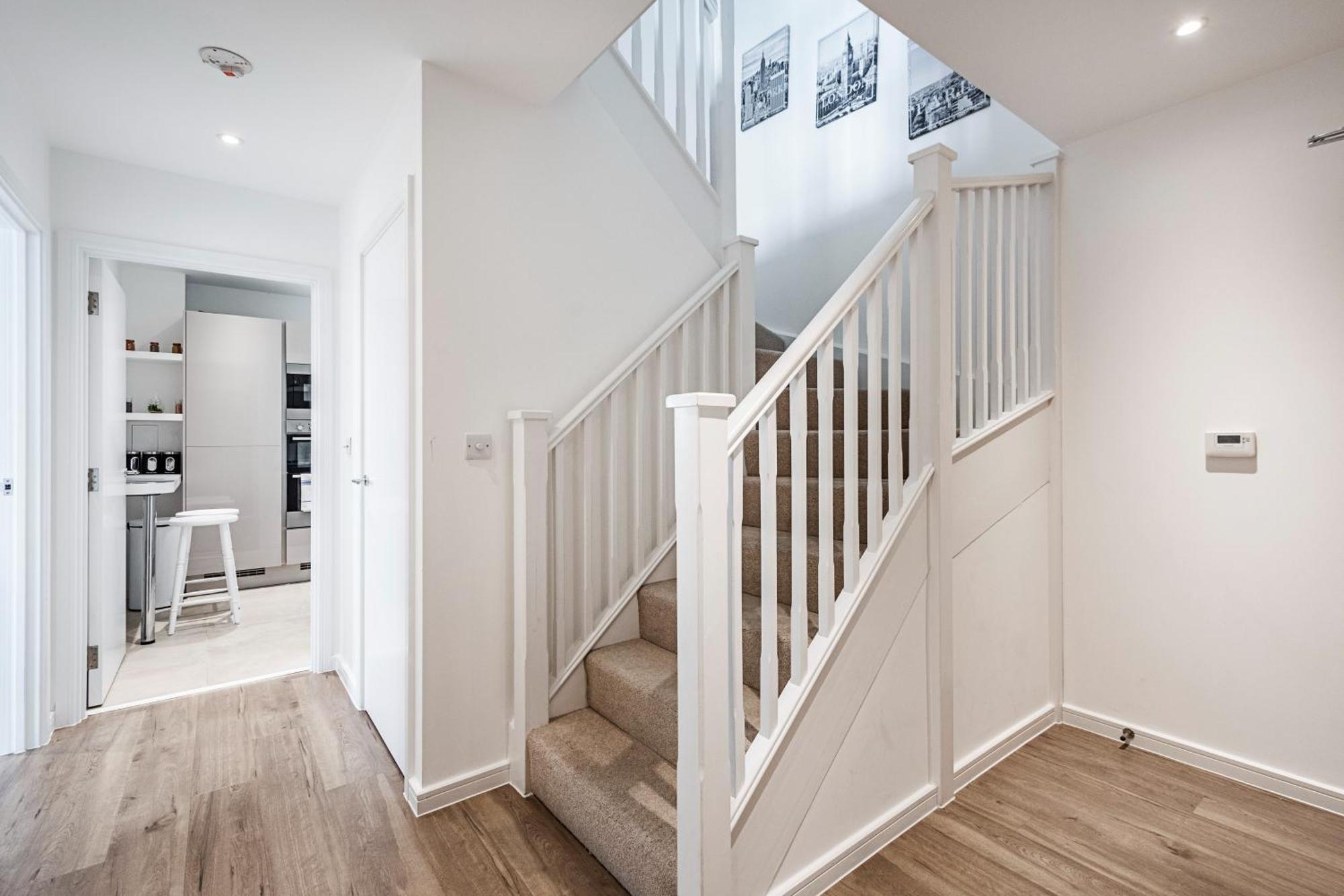 Chiswick Park 3 Bed 3 Bath West London - Parking 아파트 외부 사진