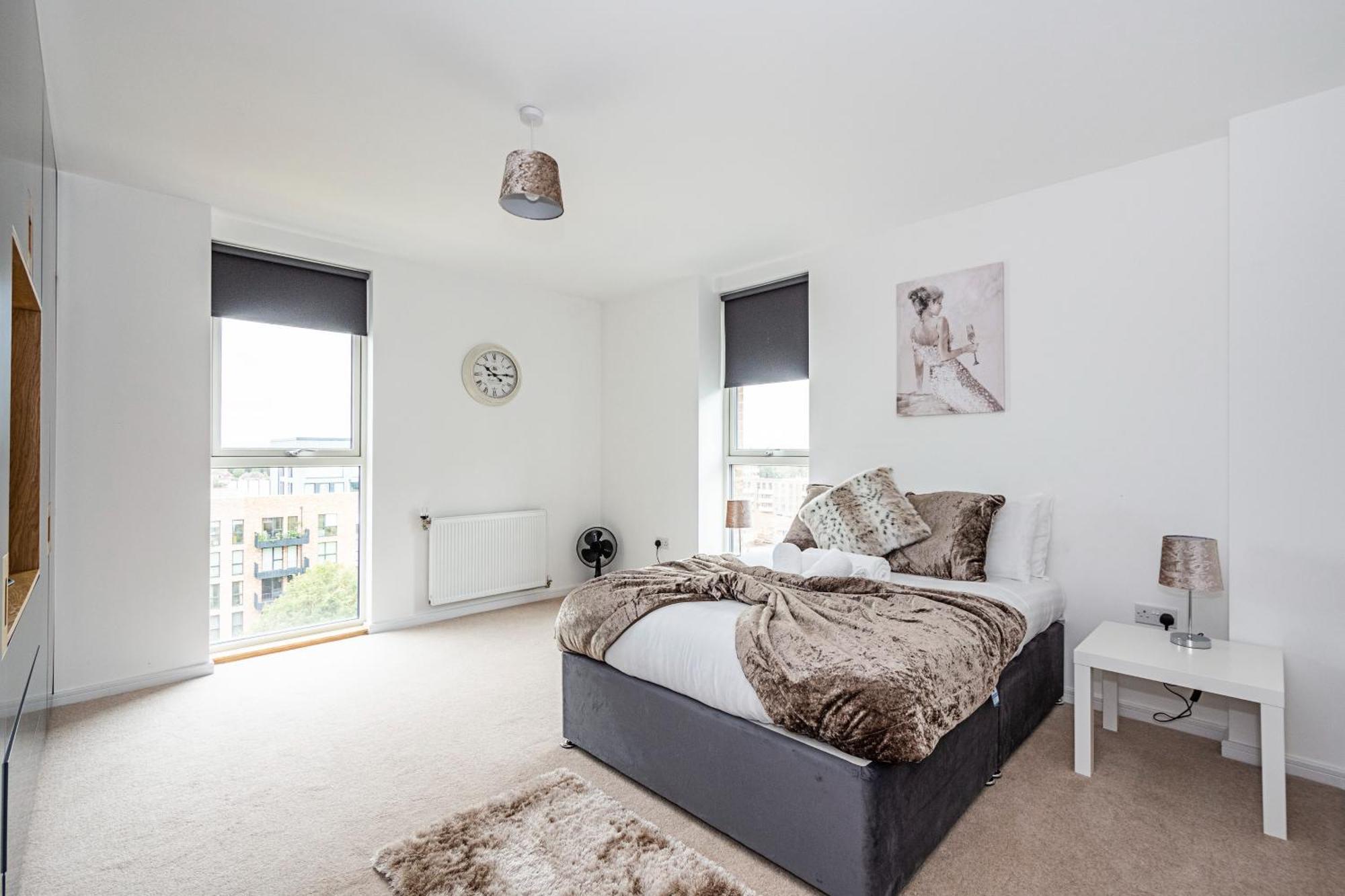 Chiswick Park 3 Bed 3 Bath West London - Parking 아파트 외부 사진