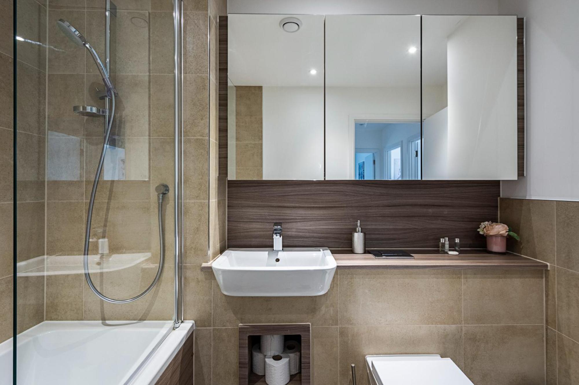 Chiswick Park 3 Bed 3 Bath West London - Parking 아파트 외부 사진