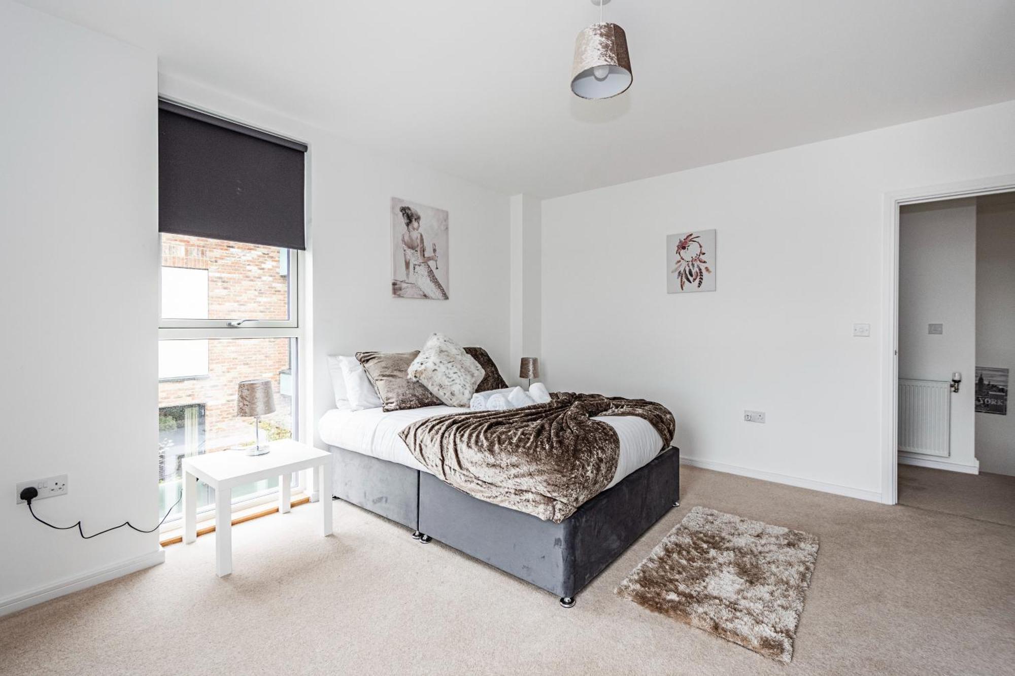 Chiswick Park 3 Bed 3 Bath West London - Parking 아파트 외부 사진