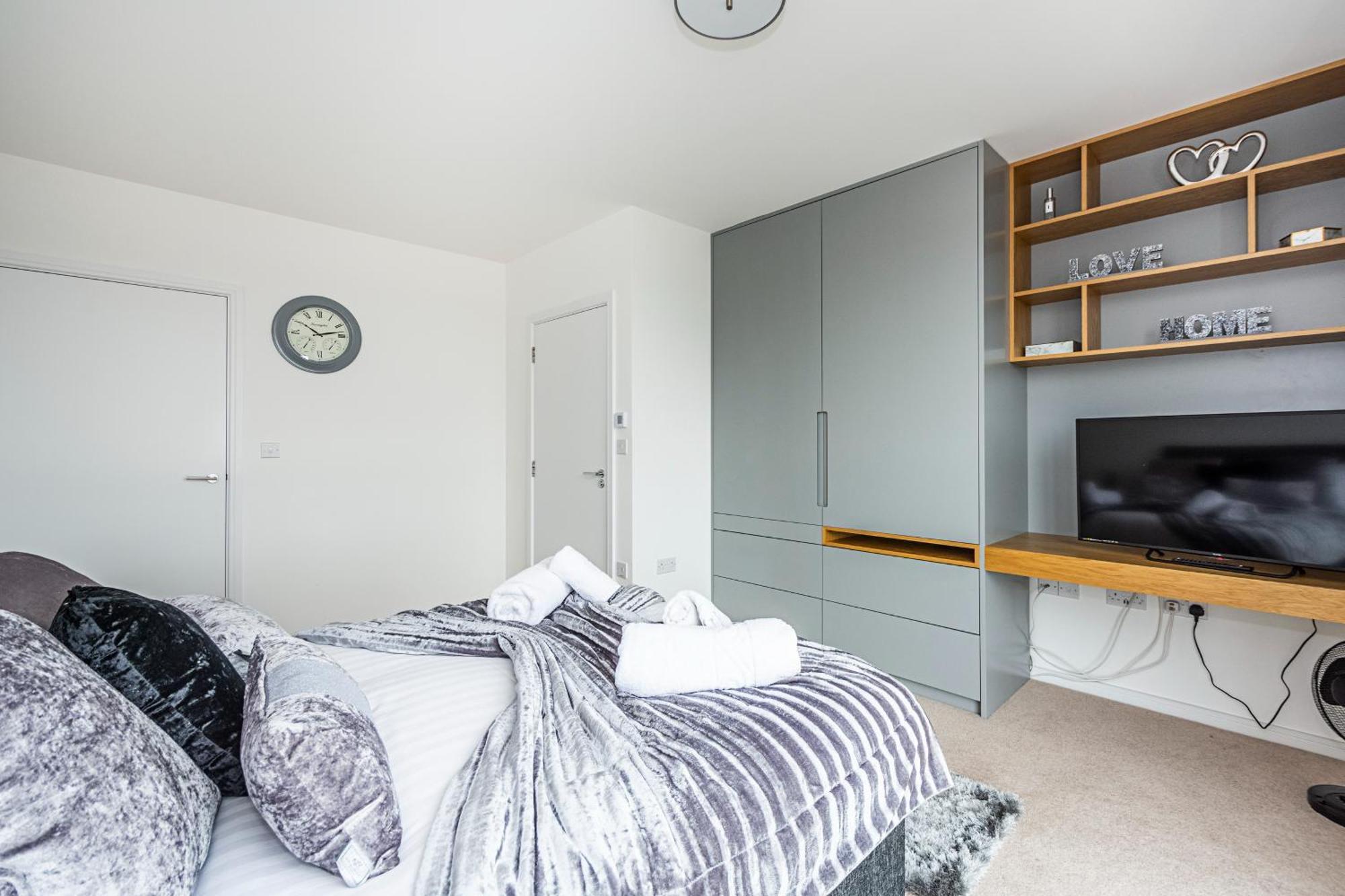 Chiswick Park 3 Bed 3 Bath West London - Parking 아파트 외부 사진
