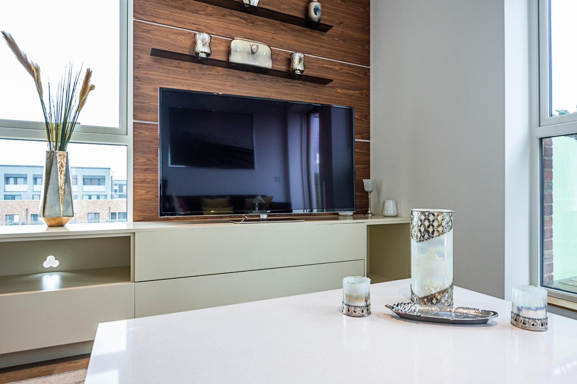 Chiswick Park 3 Bed 3 Bath West London - Parking 아파트 외부 사진