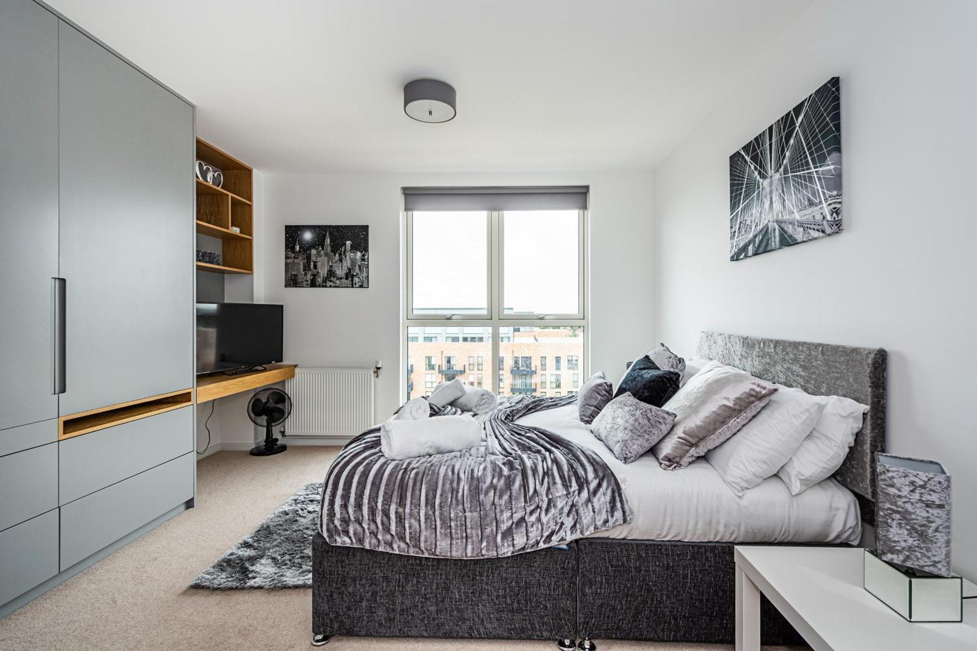 Chiswick Park 3 Bed 3 Bath West London - Parking 아파트 외부 사진