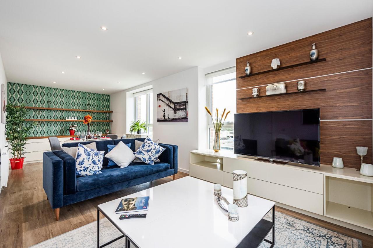 Chiswick Park 3 Bed 3 Bath West London - Parking 아파트 외부 사진