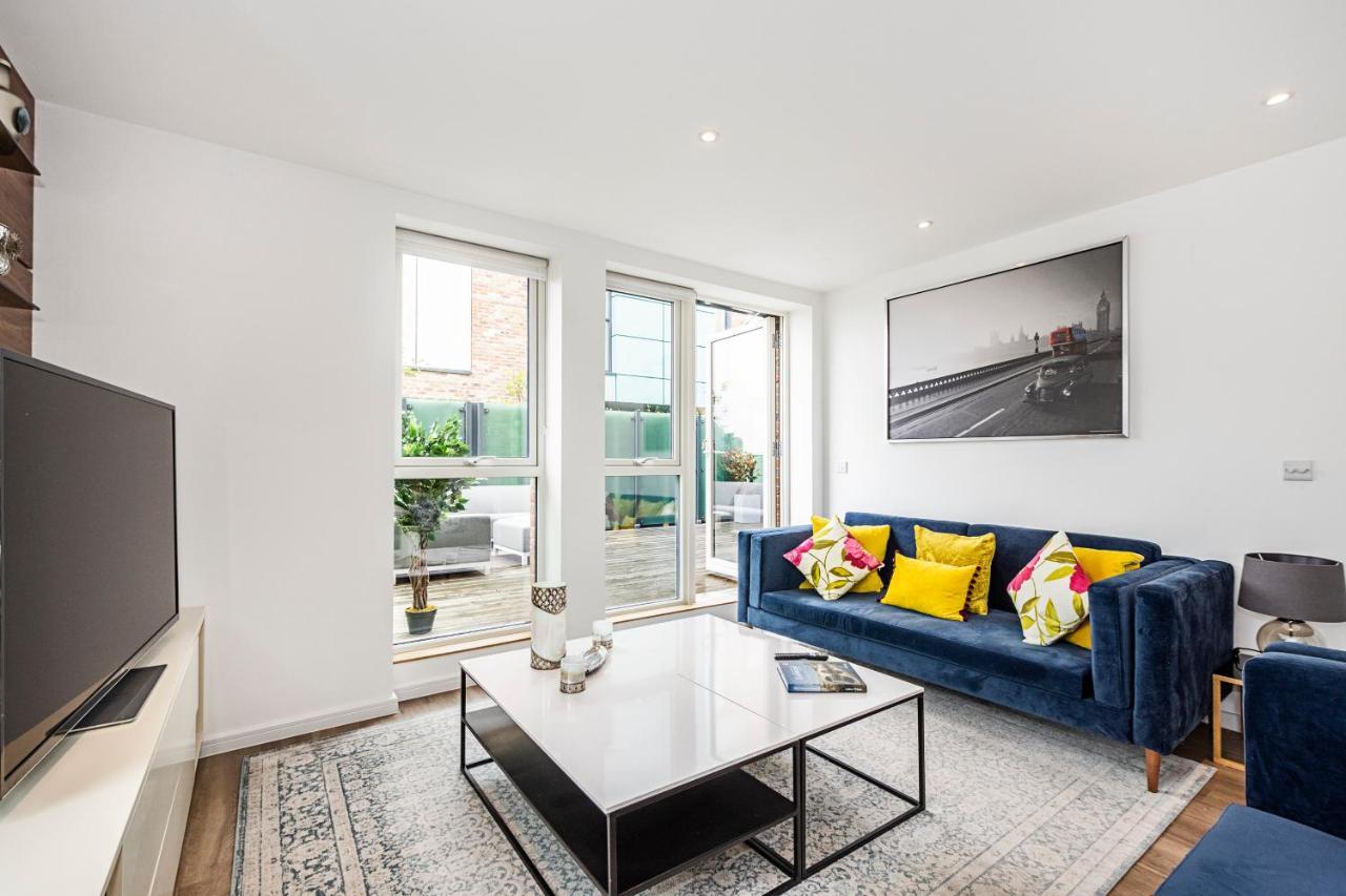 Chiswick Park 3 Bed 3 Bath West London - Parking 아파트 외부 사진