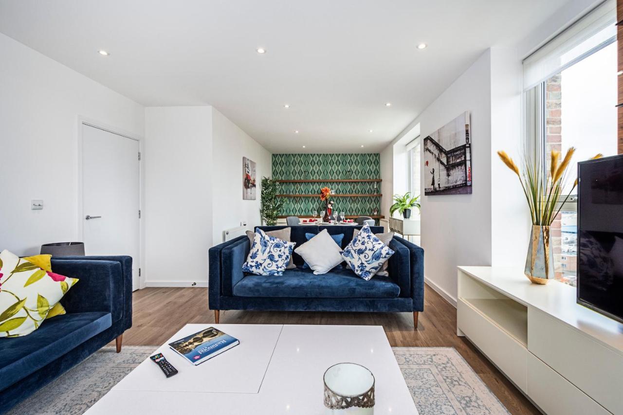 Chiswick Park 3 Bed 3 Bath West London - Parking 아파트 외부 사진