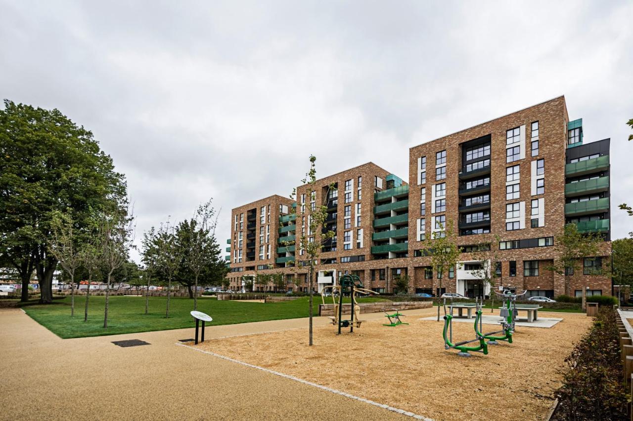 Chiswick Park 3 Bed 3 Bath West London - Parking 아파트 외부 사진