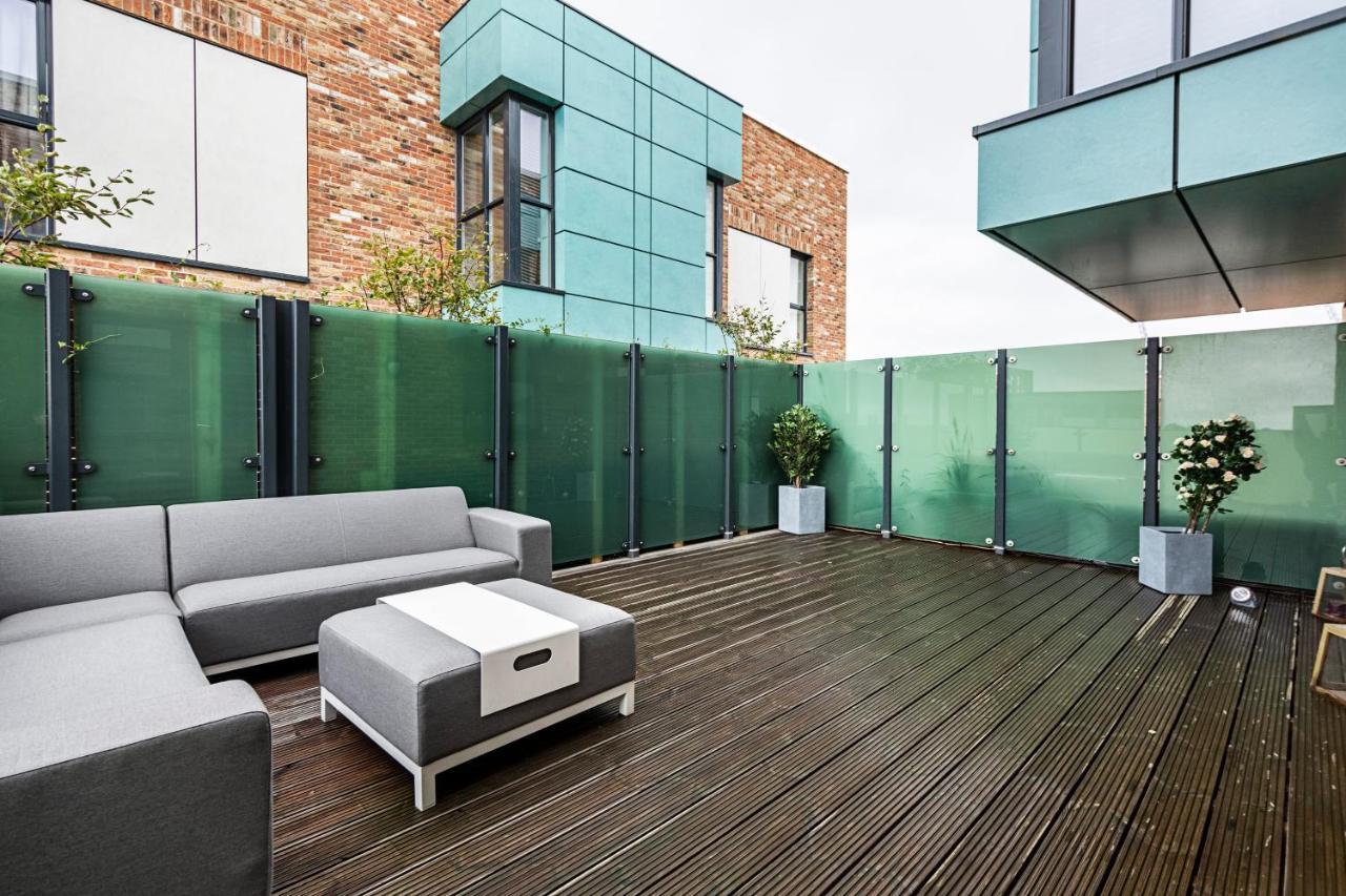 Chiswick Park 3 Bed 3 Bath West London - Parking 아파트 외부 사진