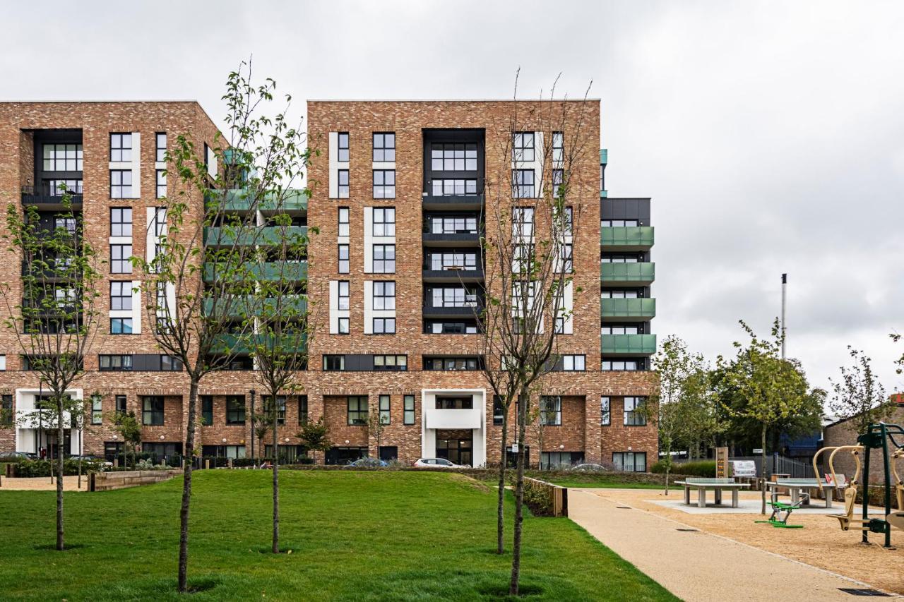 Chiswick Park 3 Bed 3 Bath West London - Parking 아파트 외부 사진