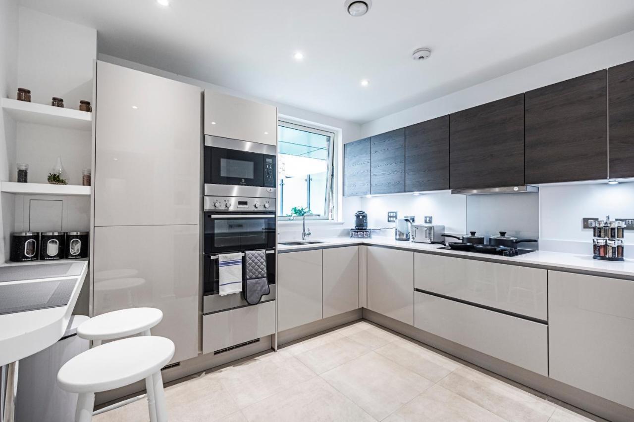 Chiswick Park 3 Bed 3 Bath West London - Parking 아파트 외부 사진