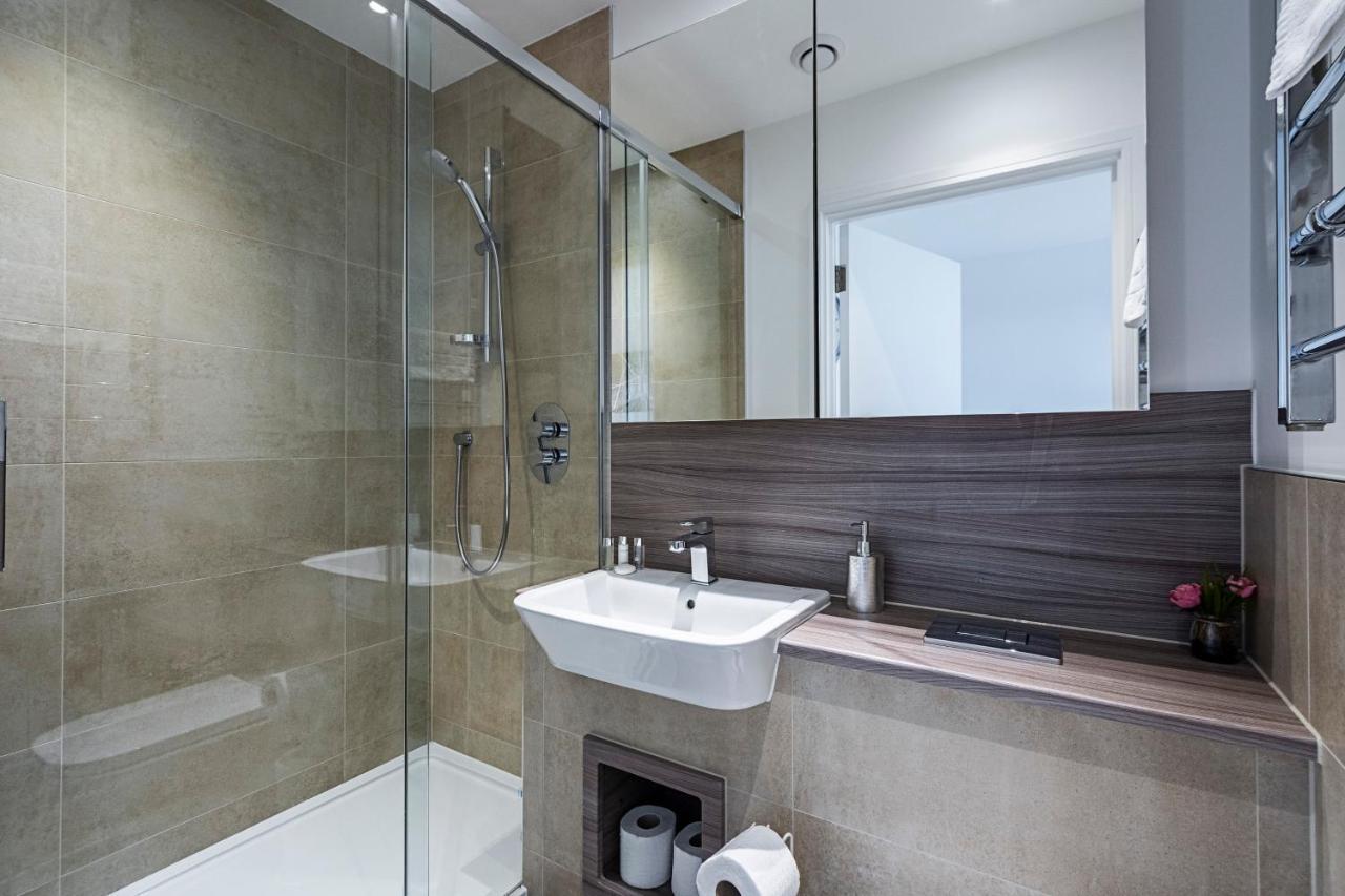 Chiswick Park 3 Bed 3 Bath West London - Parking 아파트 외부 사진