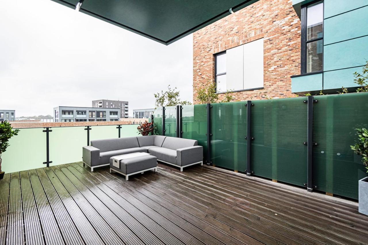 Chiswick Park 3 Bed 3 Bath West London - Parking 아파트 외부 사진